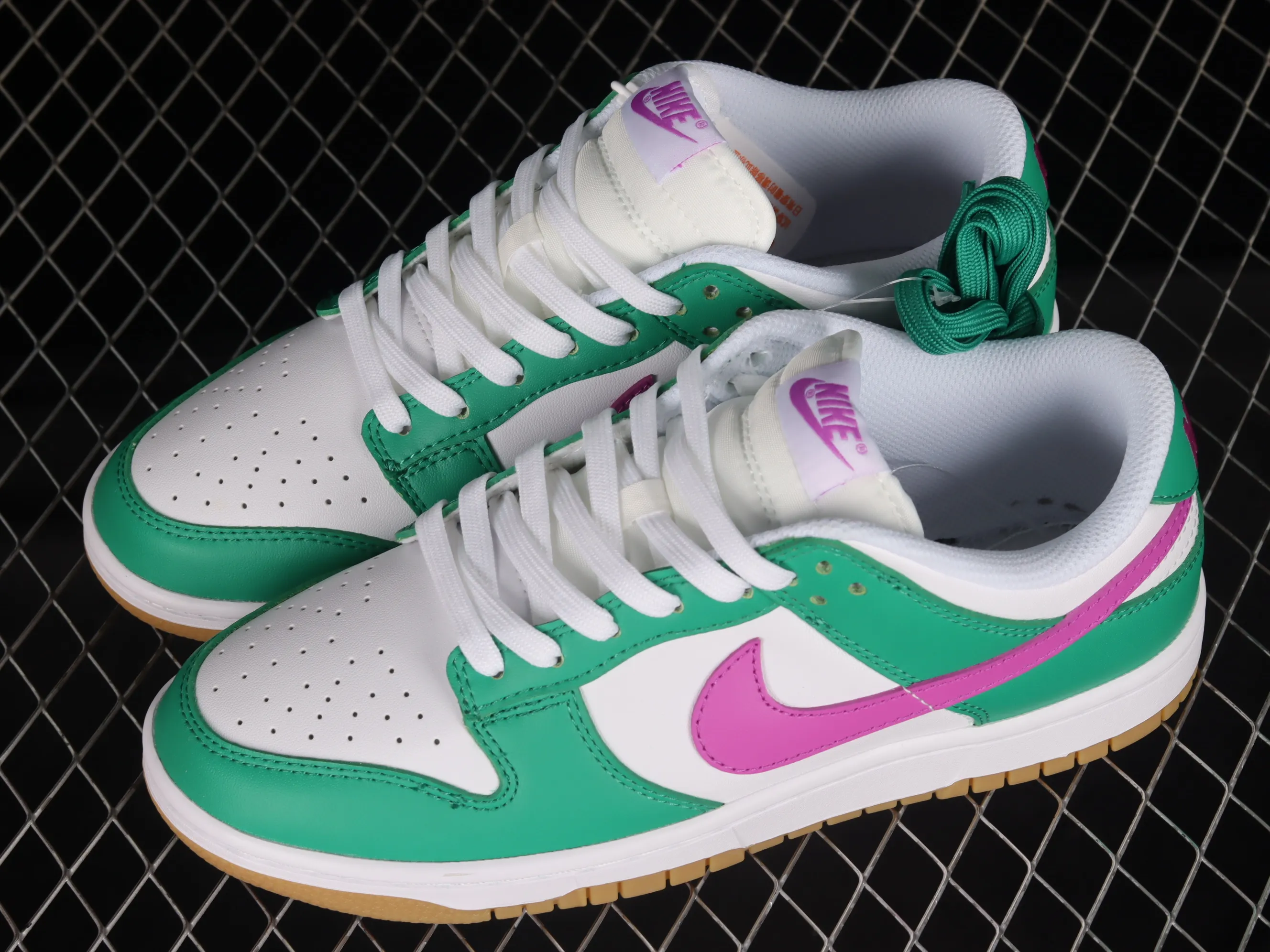 All Categories Nk SB Dunk Series Nk SB Dunk Low Low-top sneakers Nk Dunk Low "Stadium Green and White" Spring Sunshine SB low-top sports and leisure sneakers FD9922-151